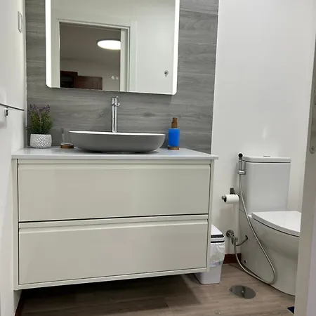 Bergui - Em Desde 2017 Hotel