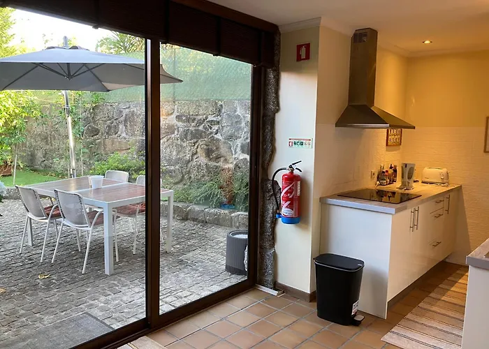 Bergui - Em Desde 2017 Hotel