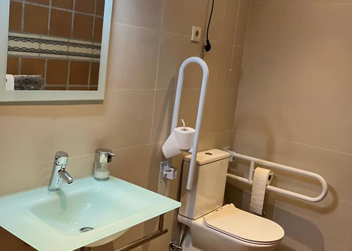 Bergui - Em Desde 2017 Hotel